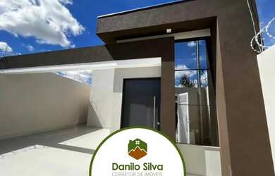 Imagem: A casa possui 3 Dormitórios, 2 Banheiros, 2 Vagas na garagem