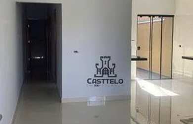 Imagem: A casa possui 3 Dormitórios, 1 Banheiro, 2 Vagas na garagem