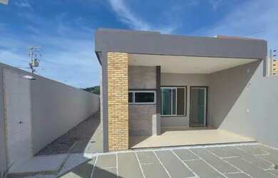 Imagem: A casa possui 3 Dormitórios, 1 Banheiro, 2 Vagas na garagem