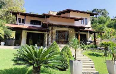 Imagem: A casa possui 3 Dormitórios, 3 Banheiros, 3 Vagas na garagem