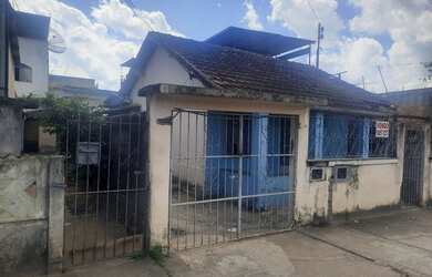 Imagem: A casa possui 2 Dormitórios, 1 Vaga na garagem, 360m² de Área