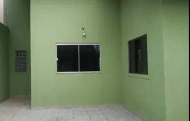 Imagem: A casa possui 2 Dormitórios, 1 Banheiro, 1 Vaga na garagem