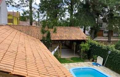 Imagem: A casa possui 2 Dormitórios, 2 Banheiros, 3 Vagas na garagem