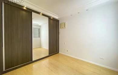 Imagem: O apartamento possui 3 Dormitórios, 1 Banheiro, 2 Vagas na