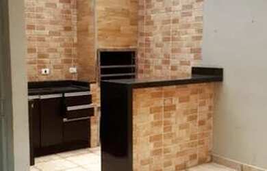 Imagem: A casa possui 2 Dormitórios, 2 Banheiros, 1 Vaga na garagem