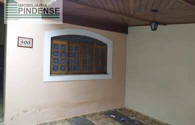 Imagem: A casa possui 2 Dormitórios, 1 Banheiro, 1 Vaga na garagem