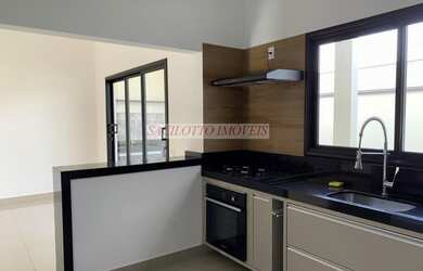 Imagem: A casa em condomínio possui 3 Dormitórios, 4 Banheiros, 2