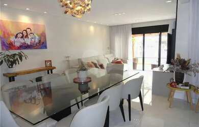 Imagem: A casa possui 3 Dormitórios, 3 Banheiros, 2 Vagas na garagem