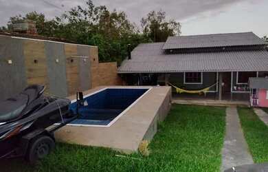 Imagem: A casa possui 3 Dormitórios, 1 Banheiro, 3 Vagas na garagem