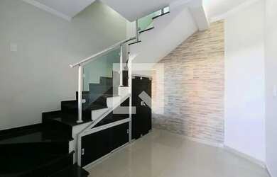 Imagem: A casa possui 3 Dormitórios, 3 Banheiros, 2 Vagas na garagem