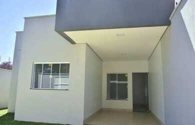 Imagem: A casa possui 3 Dormitórios, 2 Banheiros, 3 Vagas na garagem