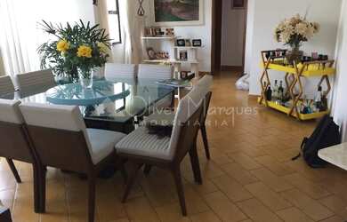 Imagem: O apartamento possui 5 Dormitórios, 3 Banheiros, 3 Vagas na