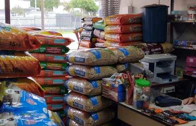 Imagem: O depósito está localizado em Lindóia, Curitiba à venda