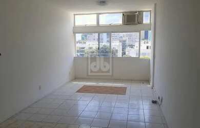 Imagem: O depósito possui 1 Vaga na garagem, 26m² de Área e está