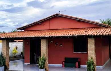 Imagem: A casa possui 3 Dormitórios, Acomodam 30 pessoas, 5 Vagas na