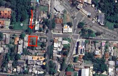 Imagem: O terreno possui 900m² de Área e está localizado em Centro