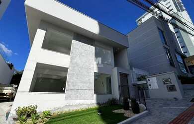 Imagem: O depósito possui 5 Vagas na garagem, 150m² de Área e está