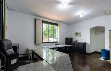 Imagem: O depósito possui 5 Vagas na garagem, 287m² de Área e está