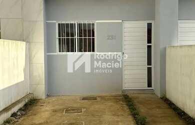 Imagem: A casa possui 2 Dormitórios, 1 Banheiro, 1 Vaga na garagem