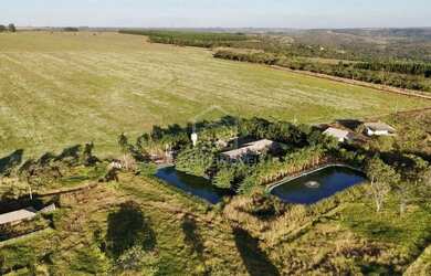 Imagem: A fazenda possui 24.000m² de Área e está localizado em Olhos