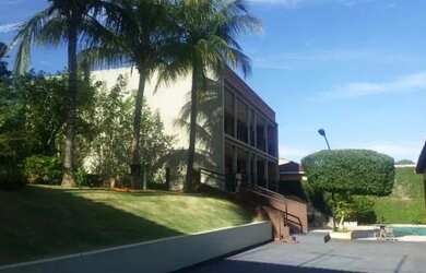 Imagem: A casa à venda possui 5 Dormitórios, 4 Banheiros, 5 Vagas