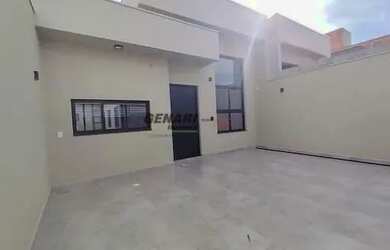 Imagem: A casa possui 3 Dormitórios, 2 Banheiros, 2 Vagas na garagem