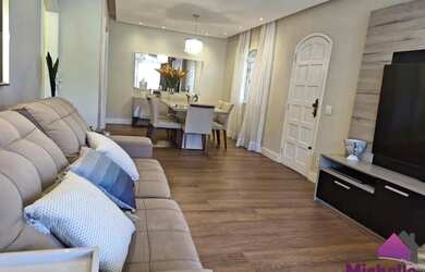 Imagem: A casa possui 3 Dormitórios, 3 Banheiros, 5 Vagas na garagem