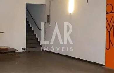 Imagem: O depósito possui 1 Vaga na garagem e 165m² de Área e está