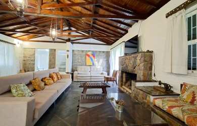 Imagem 7: Casa ampla com piscina, possuindo 4 dormitórios, localizada em Itaara