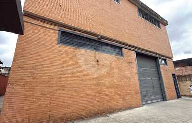 Imagem: O depósito possui 5 Vagas na garagem, 1.130m² de Área e