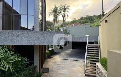 Imagem: A casa possui 5 Dormitórios, 5 Banheiros, 1.460m² de Área