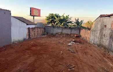 Imagem: O terreno à venda possui 303m² de Área e está localizado