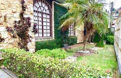 Imagem: A casa possui 3 Dormitórios, 2 Banheiros, 180m² de Área e