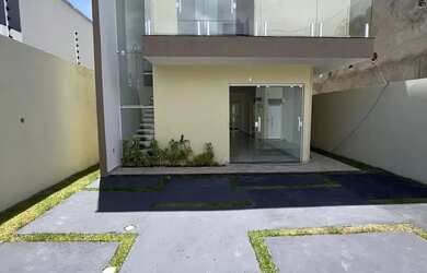 Imagem: A casa possui 3 Dormitórios, 1 Banheiro, 2 Vagas na garagem