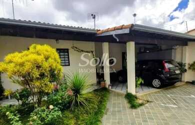 Imagem: A casa possui 3 Dormitórios, 3 Banheiros, 2 Vagas na garagem