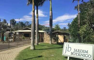 Imagem: A casa possui 2 Dormitórios, 3 Banheiros, 5 Vagas na garagem