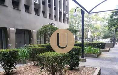 Imagem: O depósito possui 3 Vagas na garagem, 530m² de Área e está