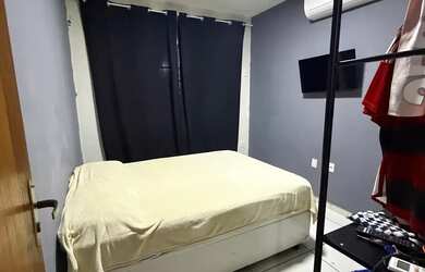 Imagem: A casa possui 2 Dormitórios, 1 Banheiro, 2 Vagas na garagem