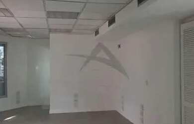 Imagem: O depósito à venda possui 2 Vagas na garagem e 140m² de Área