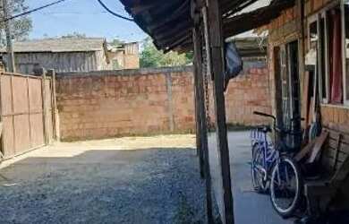 Imagem: A casa possui 3 Dormitórios, 2 Banheiros, 5 Vagas na garagem