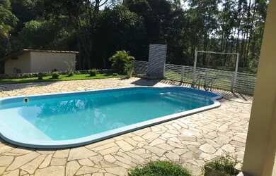 Imagem: A pousada chalé possui 3 Dormitórios, Acomodam 15 pessoas