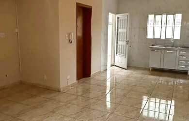 Imagem: A casa possui 2 Dormitórios, 2 Banheiros, 1 Vaga na garagem