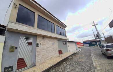 Imagem: A casa possui 5 Dormitórios, 5 Banheiros, 2 Vagas na garagem