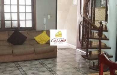 Imagem: A casa possui 4 Dormitórios, 2 Banheiros, 1 Vaga na garagem