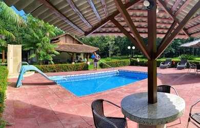 Imagem 3: Chácara pais e filhos. PiscinaeChurrasqueira