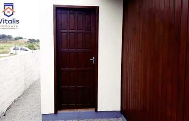 Imagem 14: Duas casas recém construídas localizada em Imbituba, situada no bairro...