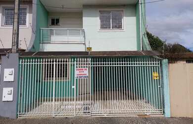 Imagem: A casa possui 3 Dormitórios, 3 Banheiros, 2 Vagas na garagem