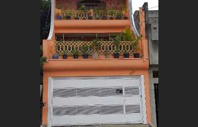 Imagem: A casa possui 3 Dormitórios, 4 Banheiros, 3 Vagas na garagem