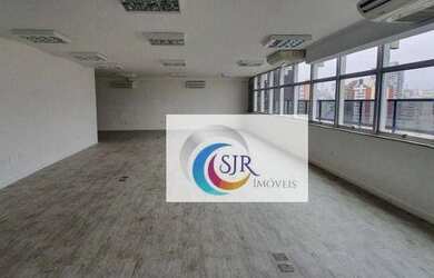 Imagem: O depósito possui 2 Vagas na garagem, 109m² de Área e está