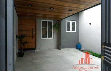 Imagem: A casa em condomínio possui 3 Dormitórios, 1 Banheiro, 2 Vagas